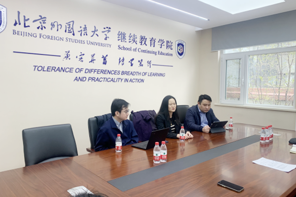 1-2.png 英国埃克塞特大学校方代表为北外预科班学子作专题说明会