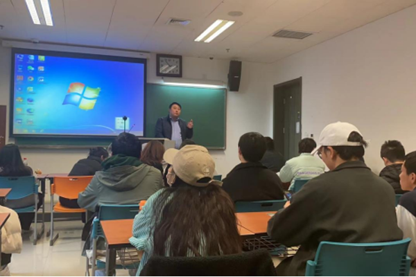 1-3.png 英国埃克塞特大学校方代表为北外预科班学子作专题说明会